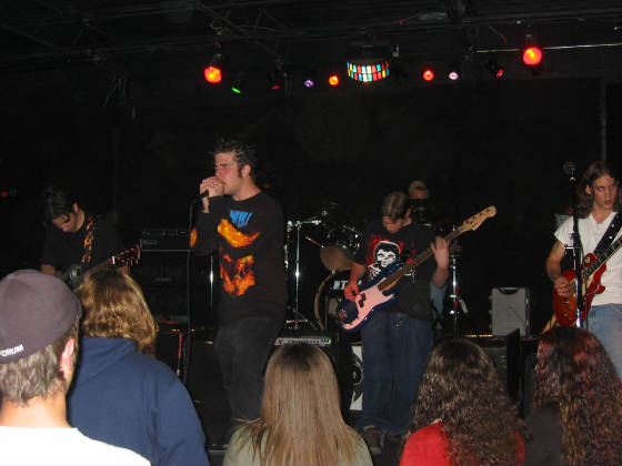 10amirkickingassonstage.jpg